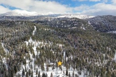 This .3 acre building lot sits perched above the beautiful Jug on Jug Mountain Ranch Golf Course in Idaho - for sale on GolfHomes.com, golf home, golf lot