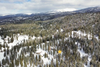 This .3 acre building lot sits perched above the beautiful Jug on Jug Mountain Ranch Golf Course in Idaho - for sale on GolfHomes.com, golf home, golf lot