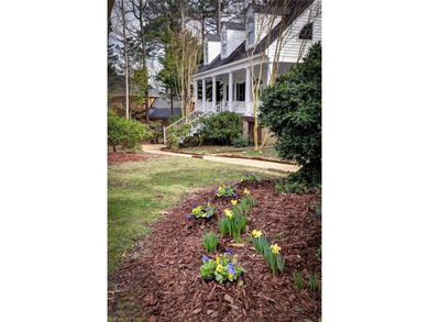 A timeless William E. Poole Colonial in the heart of Ford's on Fords Colony Country Club in Virginia - for sale on GolfHomes.com, golf home, golf lot