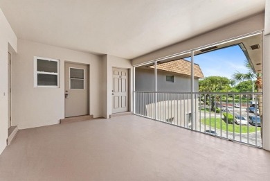 Beautifully Renovated 2-Bed/2-Bath Corner Unit! This fully on Davie Golf Club in Florida - for sale on GolfHomes.com, golf home, golf lot