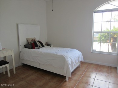 10,000 SELLER CONCESSIONS. BRING ALL OFFERS, SELLERS ARE VERY on Mirror Lakes Golf Club in Florida - for sale on GolfHomes.com, golf home, golf lot