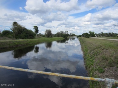 10,000 SELLER CONCESSIONS. BRING ALL OFFERS, SELLERS ARE VERY on Mirror Lakes Golf Club in Florida - for sale on GolfHomes.com, golf home, golf lot