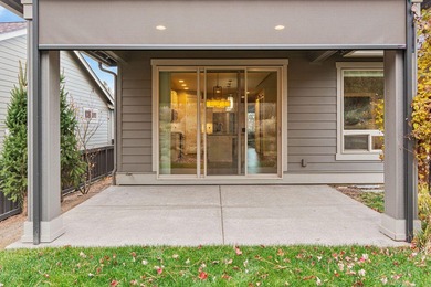 Rare, newer SINGLE LEVEL home backing to golf course in NW Bend on Bend Golf and Country Club in Oregon - for sale on GolfHomes.com, golf home, golf lot