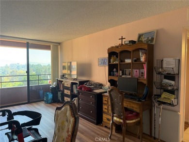 Welcome to this charming 9th-floor 1-bedroom retreat at The on Leisure Village Par 3 Golf Course in California - for sale on GolfHomes.com, golf home, golf lot