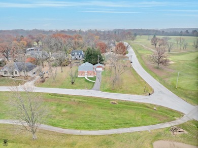 Welcome to this beautifully updated 3-bedroom, 2-bath on Lincoln Oaks Golf Course in Illinois - for sale on GolfHomes.com, golf home, golf lot