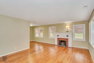 Welcome to this beautifully updated 3-bedroom, 2-bath on Lincoln Oaks Golf Course in Illinois - for sale on GolfHomes.com, golf home, golf lot