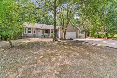 Like new! This charming home is completely renovated and updated on Bella Vista Country Club - Scottsdale in Arkansas - for sale on GolfHomes.com, golf home, golf lot