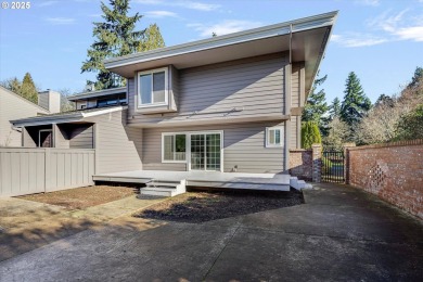 Beautiful updated townhome in the lovely Charbonneau community on Charbonneau Golf Club in Oregon - for sale on GolfHomes.com, golf home, golf lot