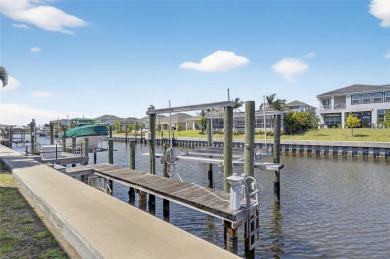617 Islebay Drive - 3 Bed / 3.5 Bath / 3,050 Sq Ft - Office- on Apollo Beach Golf and Sea Club in Florida - for sale on GolfHomes.com, golf home, golf lot