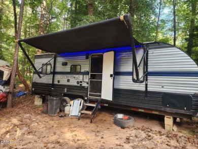 Are you looking for a weekend getaway? Look no further than Lake on River Golf and Country Club at Lake Royale in North Carolina - for sale on GolfHomes.com, golf home, golf lot