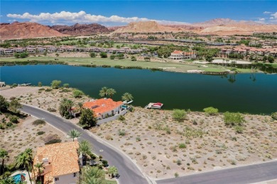 Oversized dock with HydroHoist boat lift and a 21' twin-screw on South Shore At Lake Las Vegas in Nevada - for sale on GolfHomes.com, golf home, golf lot