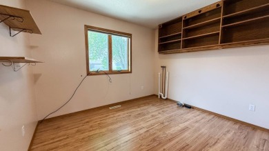 Here's an opportunity to purchase a beautiful home near Fox Run on Fox Run Municipal Golf Course in South Dakota - for sale on GolfHomes.com, golf home, golf lot