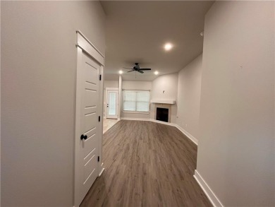 Like new! All brick, one owner, well-kept home. Two bedroom plus on Bella Vista Country Club - Highlands in Arkansas - for sale on GolfHomes.com, golf home, golf lot