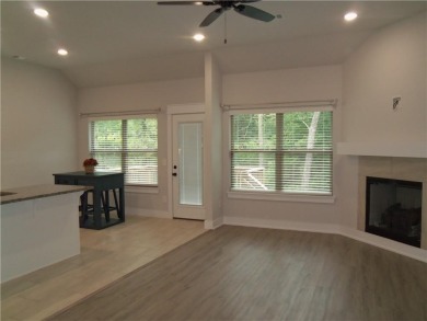 Like new! All brick, one owner, well-kept home. Two bedroom plus on Bella Vista Country Club - Highlands in Arkansas - for sale on GolfHomes.com, golf home, golf lot