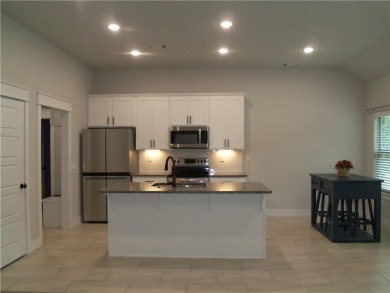 Like new! All brick, one owner, well-kept home. Two bedroom plus on Bella Vista Country Club - Highlands in Arkansas - for sale on GolfHomes.com, golf home, golf lot