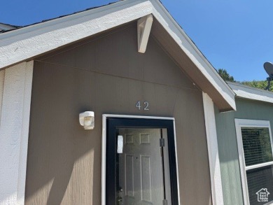 This effectively brand new home is located in the gated Skyline on Skyline Mountain Resort and Golf Course in Utah - for sale on GolfHomes.com, golf home, golf lot