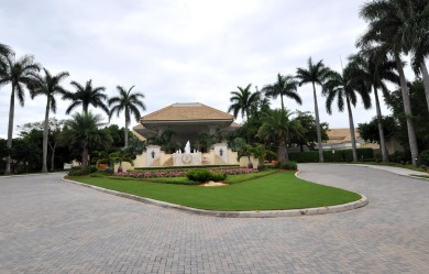 Beautiful 3 BR, 3BA home on a large pie shaped lot.Enter into a on Polo Club of Boca Raton in Florida - for sale on GolfHomes.com, golf home, golf lot
