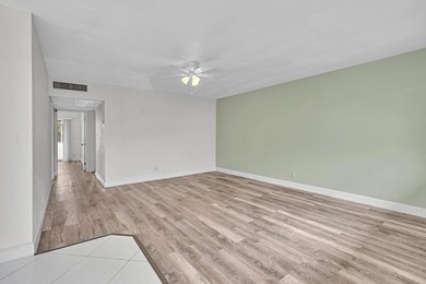 Light and bright 2/2 condo in Kings Point Golf & Country Club w/ on Kings Point Golf -Flanders Way in Florida - for sale on GolfHomes.com, golf home, golf lot