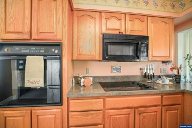 Salemtowne 55+ community golf course home with views of the 6th on Salemtowne Golf Club in Oregon - for sale on GolfHomes.com, golf home, golf lot