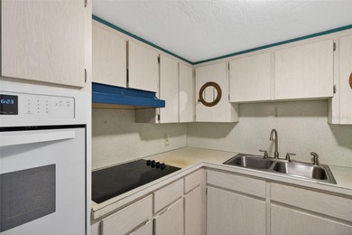 Under contract-accepting backup offers. One or more photo(s) has on On Top Of The World Golf Course in Florida - for sale on GolfHomes.com, golf home, golf lot