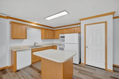 Popular tri-level townhome in West Des Moines, moments from Des on Des Moines Golf and Country Club in Iowa - for sale on GolfHomes.com, golf home, golf lot