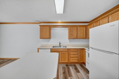 Popular tri-level townhome in West Des Moines, moments from Des on Des Moines Golf and Country Club in Iowa - for sale on GolfHomes.com, golf home, golf lot
