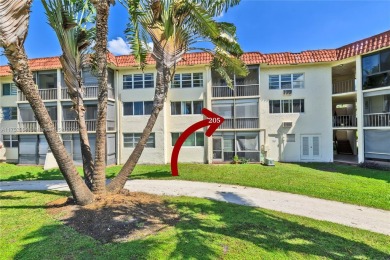 La Creme de la creme!!! Love where you live...this gorgeous on Hollybrook Golf and Tennis Club  in Florida - for sale on GolfHomes.com, golf home, golf lot