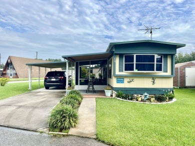 WELCOME TO THIS CHARMING HOME IN PRISTINE CONDITION!! This on Skyview Golf and Country Club in Florida - for sale on GolfHomes.com, golf home, golf lot