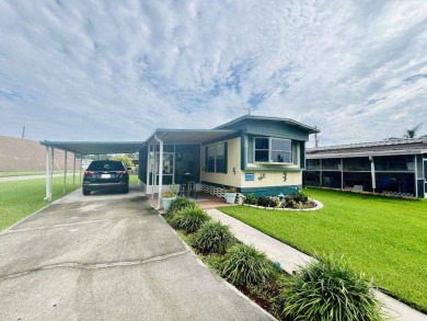 WELCOME TO THIS CHARMING HOME IN PRISTINE CONDITION!! This on Skyview Golf and Country Club in Florida - for sale on GolfHomes.com, golf home, golf lot