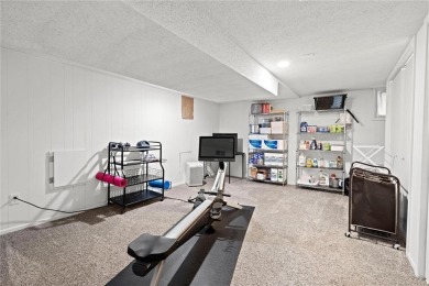 Move-in ready with soaring vaulted ceilings and an abundance of on Lakewood Oaks Golf Club, Ltd. in Missouri - for sale on GolfHomes.com, golf home, golf lot
