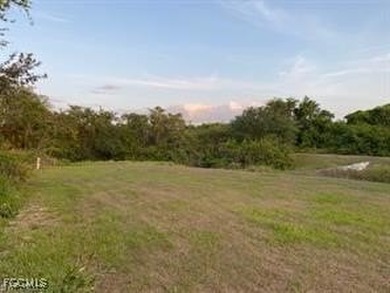 Build your dream home on this desirable cul-de-sac homesite in on Kingsway Country Club in Florida - for sale on GolfHomes.com, golf home, golf lot