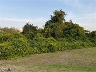 Build your dream home on this desirable cul-de-sac homesite in on Kingsway Country Club in Florida - for sale on GolfHomes.com, golf home, golf lot