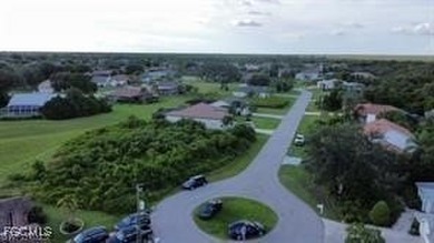 Build your dream home on this desirable cul-de-sac homesite in on Kingsway Country Club in Florida - for sale on GolfHomes.com, golf home, golf lot