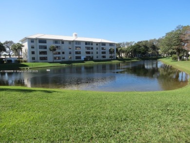 Motivated Seller! Spacious 2 bed 2 bath plus Den/ Storage / on The Country Club At Boca Raton in Florida - for sale on GolfHomes.com, golf home, golf lot