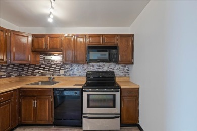 Welcome to your new home!  This one bed/one bath is ready for on River Oaks Golf Course in Illinois - for sale on GolfHomes.com, golf home, golf lot