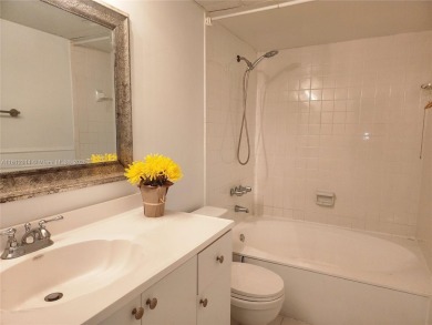 Plantation- Wimbledon Lakes Community. Perfect two-bedroom, 1.5 on Jacaranda Golf Club in Florida - for sale on GolfHomes.com, golf home, golf lot