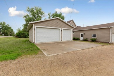 Great updated 5 bedroom 2 bath home situated on large .47 acre on Northfield Golf Club in Minnesota - for sale on GolfHomes.com, golf home, golf lot