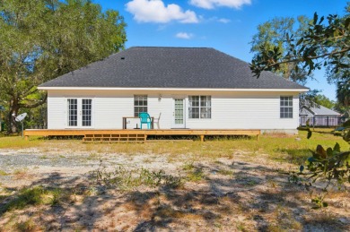 Welcome to this beautifully maintained 3-bedroom, 2-bathroom on Wildwood Country Club in Florida - for sale on GolfHomes.com, golf home, golf lot