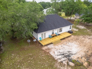 Welcome to this beautifully maintained 3-bedroom, 2-bathroom on Wildwood Country Club in Florida - for sale on GolfHomes.com, golf home, golf lot