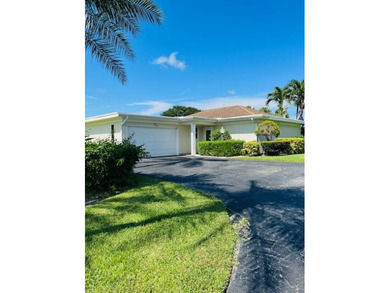 2 bedroom, 2.5 baths, overlooking golf course, tile floors on  in Florida - for sale on GolfHomes.com, golf home, golf lot