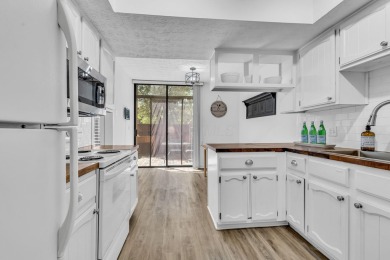 Welcome to this beautifully updated condominium located in the on Little Turtle Golf Club in Ohio - for sale on GolfHomes.com, golf home, golf lot
