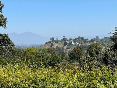 Great view! two-story of La Vista condo with dual master suites on El Niguel Country Club in California - for sale on GolfHomes.com, golf home, golf lot