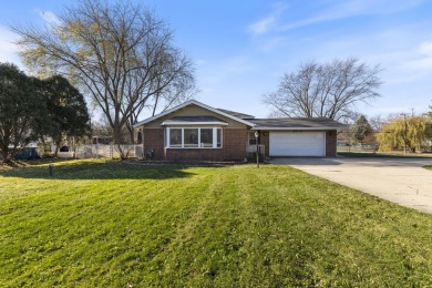 Great opportunity in the Oak Meadows subdivision!  Walking into on St. Andrews Golf and Country Club in Illinois - for sale on GolfHomes.com, golf home, golf lot