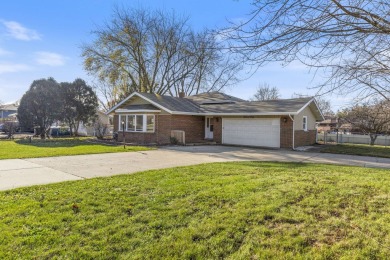 Great opportunity in the Oak Meadows subdivision!  Walking into on St. Andrews Golf and Country Club in Illinois - for sale on GolfHomes.com, golf home, golf lot