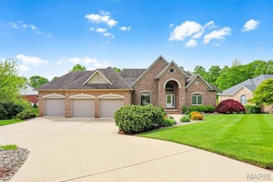ELEGANT & WELL-MAINTAINED ranch home on Sunset Hills Country on Sunset Hills Country Club in Illinois - for sale on GolfHomes.com, golf home, golf lot