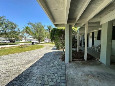 PRICE REDUCED!! HUGE SNELL ISLE LOT- With its prime location in on The Renaisssance Vinoy Golf Club in Florida - for sale on GolfHomes.com, golf home, golf lot