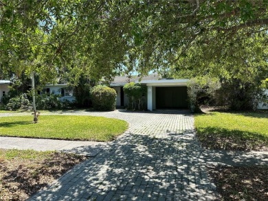 PRICE REDUCED!! HUGE SNELL ISLE LOT- With its prime location in on The Renaisssance Vinoy Golf Club in Florida - for sale on GolfHomes.com, golf home, golf lot