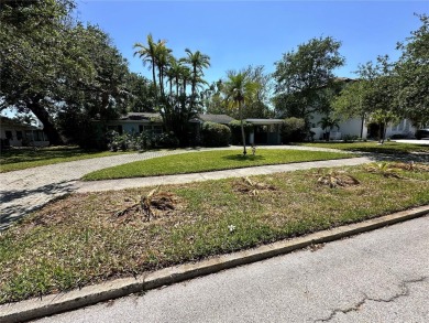 PRICE REDUCED!! HUGE SNELL ISLE LOT- With its prime location in on The Renaisssance Vinoy Golf Club in Florida - for sale on GolfHomes.com, golf home, golf lot