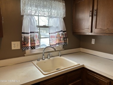 Spacious Winfield model, 2 bedroom, 2 bath end unit, duplex on Leisure Village East in New Jersey - for sale on GolfHomes.com, golf home, golf lot