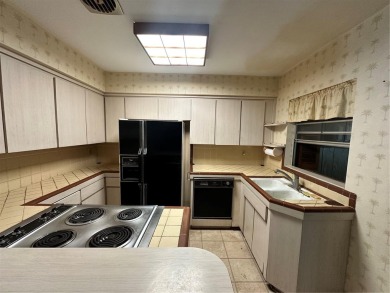 PRICE REDUCED!! HUGE SNELL ISLE LOT- With its prime location in on The Renaisssance Vinoy Golf Club in Florida - for sale on GolfHomes.com, golf home, golf lot